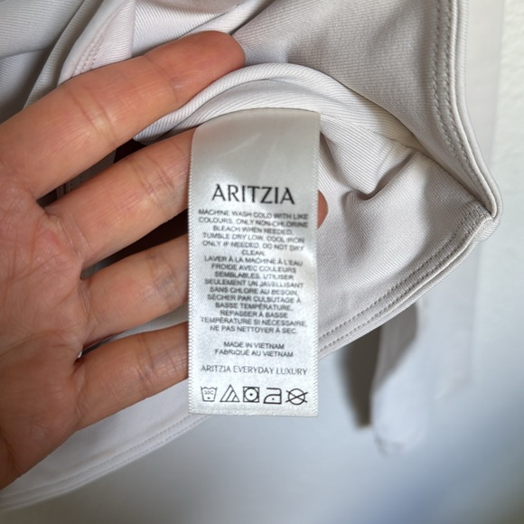 Aritzia Womens Medium Contour Crew Neck Matte Pearl Top - Picture 4 of 6